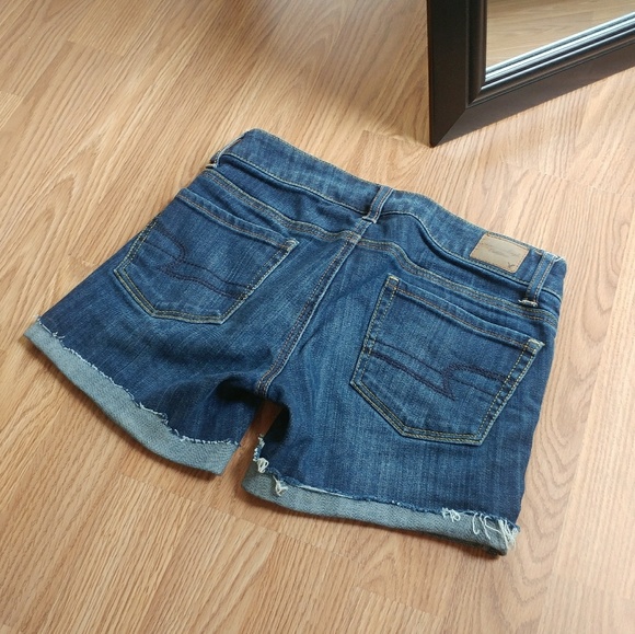 { AEO } Cut-Off Jean Shorts - Picture 3 of 4